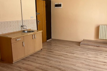 Klimatizovaný obchodný priestor na prízemí budovy - d76ea339-d5f5-466e-809e-e33cec799223_1ae57907bb7a69864817a9b772472624