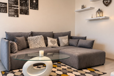 Priestranný kompletne zrekonštruovaný 3 izbový byt s balkónom - f24aabdd518c0b0e302c060854c6aebc6d19134bd6064abede634dcc151b4a36_7ed13aad65663c69bb5b74a07d364c2a